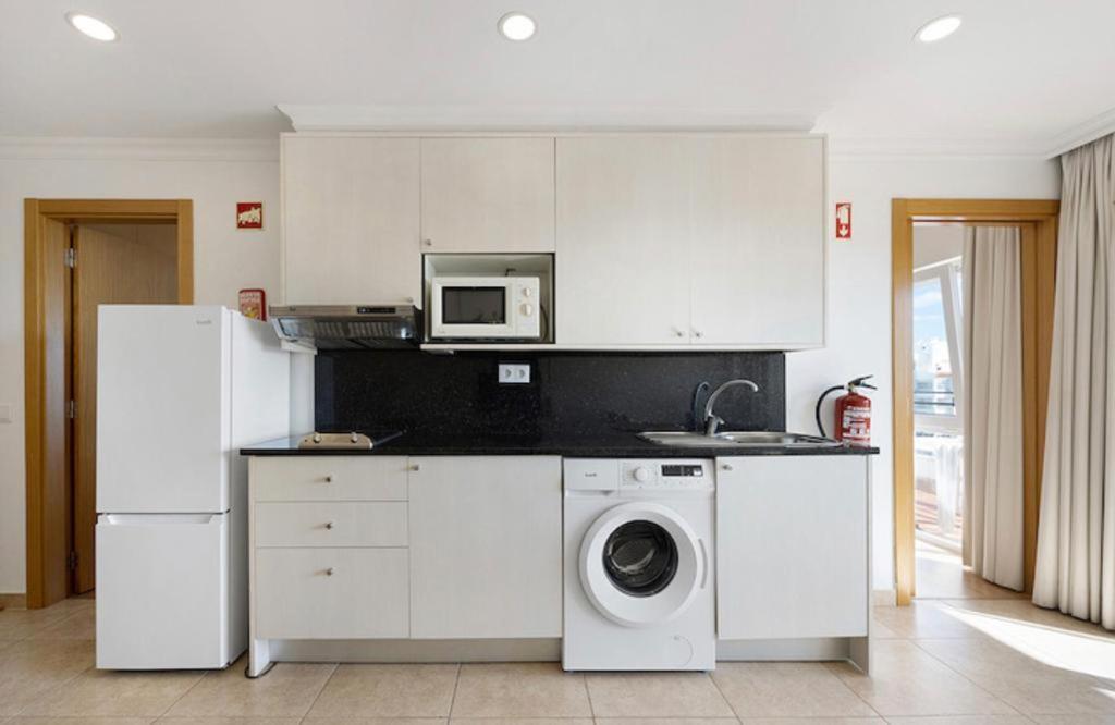 Cozy Apartment With Seaview 300M From The Beach Portimao Ngoại thất bức ảnh